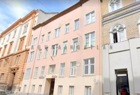 Pest, VI. ker. Diplomata negyedében az Andrássy út közelében 842 nm-es önálló épület, irodaház bérbeadó.
